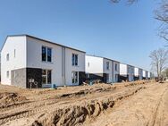 Verliebt in Energieeffizienz: Neubau-Doppelhaushälfte im KfW55-Standart mit eigenem Garten - Petershagen (Eggersdorf)