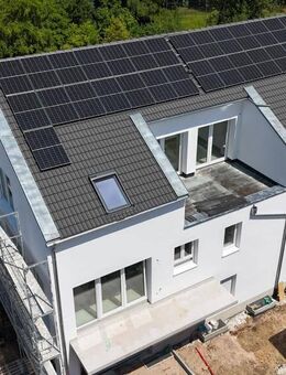 Lichtdurchflutete 3 Zi-Whg. mit Panoramablick im 1.OG, Süd-Balkon - Effizienz "A" - Freiburg (Breisgau)
