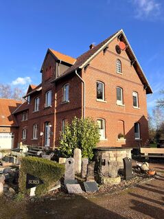 ZU VERKAUFEN: Herrschaftliches Anwesen auf 10.360 m² mit Gewerbeeinheit und zahlreichen Lagerflächen am Rande von Soest