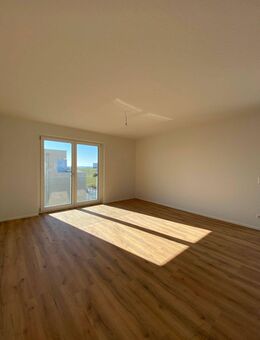 Traumhafte Penthouse-WHG in Crailsheim, 2 Zi, Erstbezug, Einbauküche, Balkon, Tiefgaragenstellplatz - Crailsheim