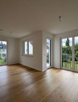Sonnige, sehr gut geschnittene 2,5-Zimmer-OG-Wohnung mit zwei großen Balkonen - München