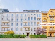 IMMOBERLIN.DE - Lichtdurchflutete Dachgeschosswohnung mit ruhiger Südterrasse & Lift nahe Akazienkiez & Winterfeldtplatz - Berlin