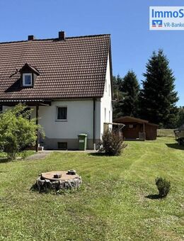 Gepflegte Doppelhaushälfte mit großem Grundstück und zwei Garagen - Wendelstein