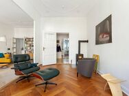 Stilvolle Altbauwohnung mit viel Charme, zwei Kaminen, Fahrstuhl & Tiefgaragenstellplatz - Berlin