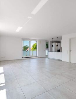 Großzügige, lichterfüllte Dachgeschoss-Wohnung mit sonnigen Terrassen - München