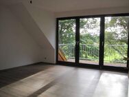 Hohes Ufer! Separater Eingang! Wohnung im DG mit 3 ZKB mit Balkon in ruhiger und grüner Lage!!! Terrasse + Garten! - Löningen