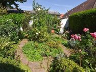 Sarstedt: 3 Parteienhaus mit 2 Wohneinheiten in schmuckem Fachwerkhaus - Sarstedt