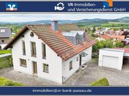 "Privilegiert leben in naturnaher Wohnlage" - Charmantes Familiendomizil mit fantastischem Weitblick - Untergriesbach