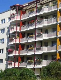 Zentral gelegene 3-Raum-Wohnung mit großem Balkon - Gera