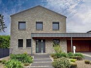 Stilvolles Einfamilienhaus mit unverbaubarem Blick - moderne Architektur trifft auf energieeffizienten Wohnkomfort - Lehre
