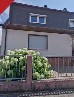 Eine Vielzahl an Nutzungsmöglichkeiten - 1-2-Familienhaus mit Baugrundstück in zweiter Reihe - Enkenbach-Alsenborn