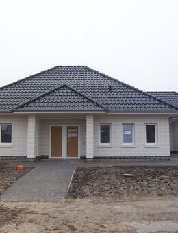 Großzügiger & moderner Neubau-Winkelwalmdachbungalow in schöner Wohnlage! - Dörpen