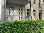 Frisch sanierte 3-Zimmer-Altbauwohnung mit Balkon und Pkw-Stellplatz in Pankow-Niederschönhausen - Berlin