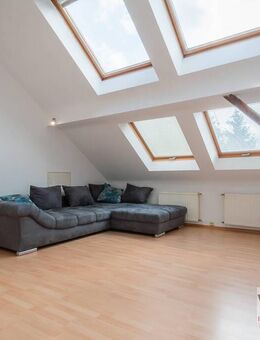 HELLIGKEIT - Dachgeschosswohnung mit Einbauküche und Gemeinschaftsgarten in Wiebelskirchen! - Neunkirchen (Saarland)