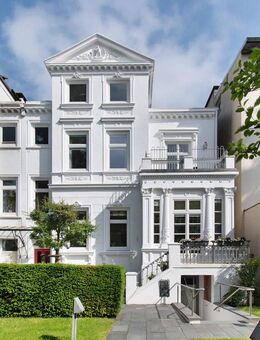 In ruhiger Nebenstraße gelegen - Repräsentatives Stadthaus mit großer Parkfläche in Uhlenhorst - Hamburg