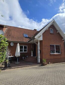 Charmantes Reihenhaus mit Doppelgarage und Carport - Groß Kelle