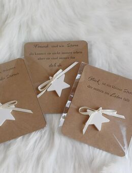 ab 1,60 € .... kleine Glücksbringer Gastgeschenk Stern Sternchen auf Kraftpapier Unterlage Handmade Keraflott Raysin - Rheinbach