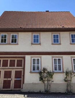 Charmantes Stadthaus mit Innenhof und Gewölbekeller in zentraler Lage der Fachwerkstadt Königsberg - Königsberg (Bayern)