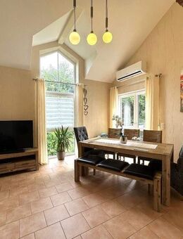 +++Moderne, neuwertige Eigentumswohnung mit Südbalkon und zwei Stellplätzen in erstklassiger, ruhiger Lage am Rande des Naturparks Pfälzer Wald +++ - Lemberg