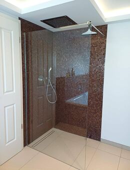 :-) Schnell sein! TOP 2-Zimmer-DG-Wohnung + FuBo-Heizung + Regendusche + indirekte Beleuchtung + Loggia + Parkett - Leipzig