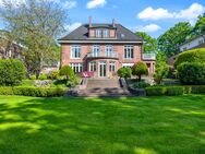 Landhausvilla mit Zugang zum Alsterlauf und ca. 6.000 m2 Garten in Hamburg-Poppenbüttel - Hamburg