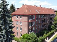 Modernisierte und hochwertig ausgestattete 2,5-Zimmerwohnung mit zwei Balkonen und Garage - Hamburg