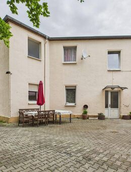 4 Wohnungen, Garagen und Lager - Leipzig