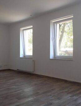 ERSTBEZUG NACH SANIERUNG! 2R-Wohnung in ruhiger Lage + Stellplatz, ca. 42 m² - Oederan