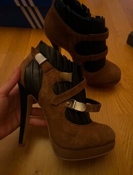 Buffalo High Heel Stiefel mit dünnem Absatz - Mainz