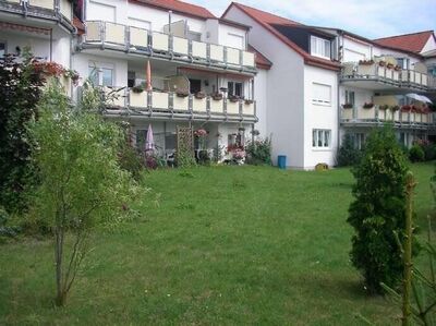Helle moderne 2-Raum-Wohnung mit Terrasse