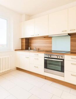 Barrierefrei - Helle 2-Zimmer-Wohnung mit Balkon im 9. Stock ab sofort frei! - Essen