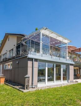 Repräsentatives Wohnhaus auf der Höri-Halbinsel mit unverbaubarem Blick auf den Bodensee - Öhningen