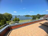 Beeindruckendes Penthouse mit Schloss- und Seeblick - Bosau