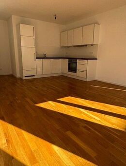 Moderne 2-Zimmer-Wohnung mit großem Balkon, moderner Einbauküche und Duschbad - Dresden