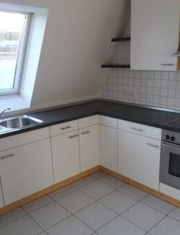 2,5 Zimmer DG-Wohnung inkl. EBK mitten im Heusteigviertel - Stuttgart