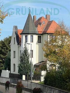 *Anspruchsvolle Familienvilla mit Einliegerwohnung unweit vom Zentrum!*