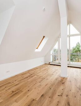 OWNR: Einziehen und Wohlfühlen - Renoviert und mit Küche! Dachgeschosswohnung in Niederschönhausen - Berlin