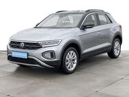 VW T-Roc, 2.0 TDI Life Dig IQ-Drive Travel App, Jahr 2023 - Hannover