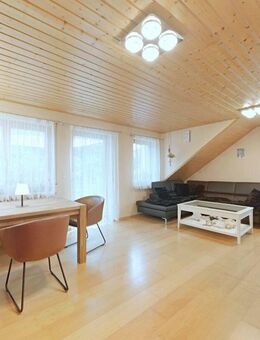 Maisonette mit neuer Wärmepumpe, zwei Balkonen & Stellplätzen - Weissach (Tal)