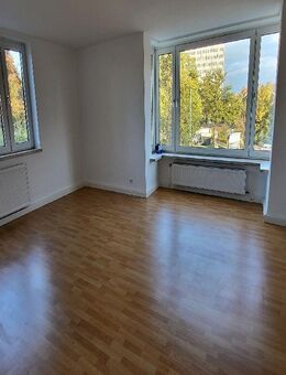 Renovierte 3 Zimmer Wohnung im mit sehr guter Verkehrsanbindung im Kasseler Vorderen Westen - Kassel