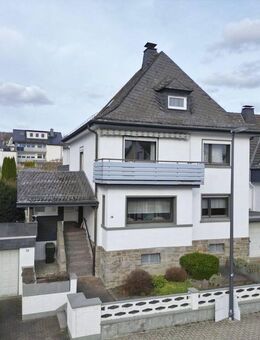Charmantes Zweifamilienhaus mit viel Platz für Ihre Familie! - Arnsberg