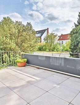 Schwachhausen / Modernisierte Maisonettewohnung in begehrter Lage mit Garten - Bremen