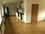 Gepflegte Wohnung mit Balkon und Gartenanteil- wie ein kleines Häuschen! - Saal (Donau)