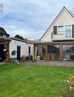 Ein charmantes Haus mit Charakter in bevorzugter Lage von Varel mit Warm-Wintergarten und Garage! Dach - Fenster - Bäder erneuert! Sehr gepflegt! - Varel