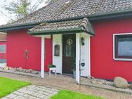 Bei Rendsburg / Charmantes Einfamilienhaus mit Reithalle inkl. 8 Pferdeboxen und Nebengebäuden in idyllischer Lage auf 6,3 ha Grdst. € 519.000,- - Friedrichsgraben