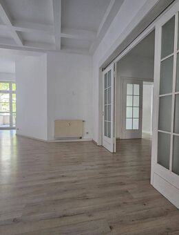 wunderschöne und geräumige 3,5 Raum Wohnung * Altbau * Balkon und Terrasse - Chemnitz
