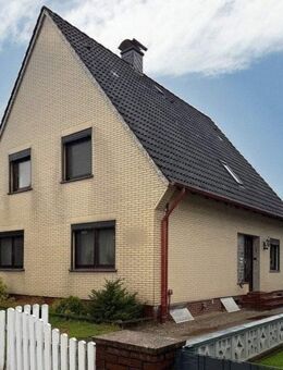 Großzügige Immobilie mit Einliegerwohnung und Garage - Delmenhorst