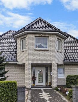 Modernes Einfamilienhaus mit Wintergarten, gepflegtem Garten, Photovoltaikanlage und E-Ladestation in ruhiger Lage - Bremerhaven