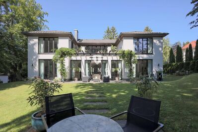 KENSINGTON-Exklusiv-Extravagante Architektur Villa nähe Starnbergersee