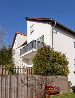 ORSCHOLZ: Ansprechende und einladende Maisonettewohnung mit schönem Balkon - Mettlach